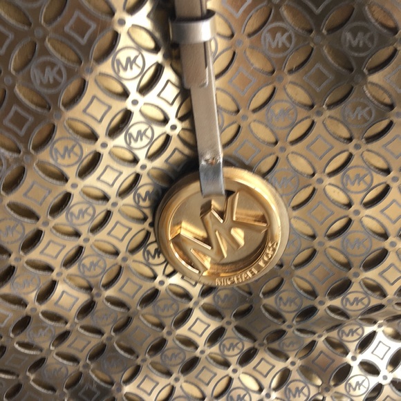 Michael Kors Flower Perforated Tote Gold - Picture 3 of 16